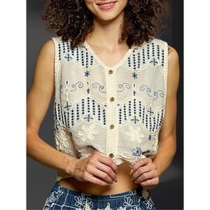 POL Crochet Vest Embroidered Floral Boho Cropped Button Front Ivory Sleeveless